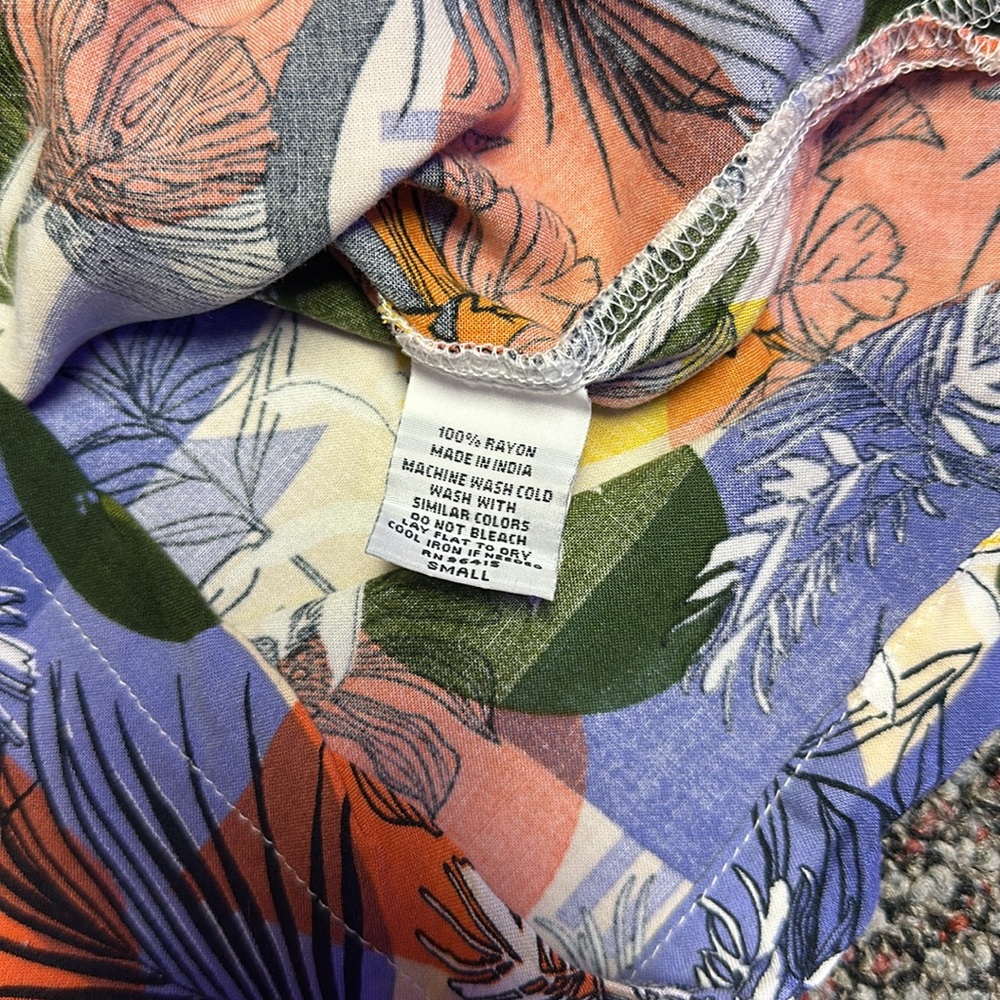 Small tropical pattern button down - Picture 3 of 3